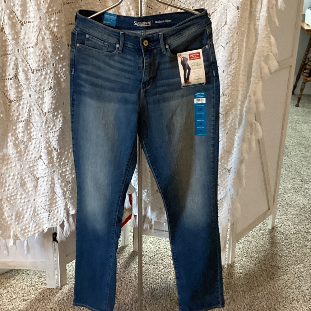 Signature Modern Slim Blue Jeans